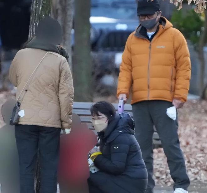 身材发福腿更弯了昔日女神变成了普通老太太j9九游会入口首页65岁山口百惠近况：(图19)